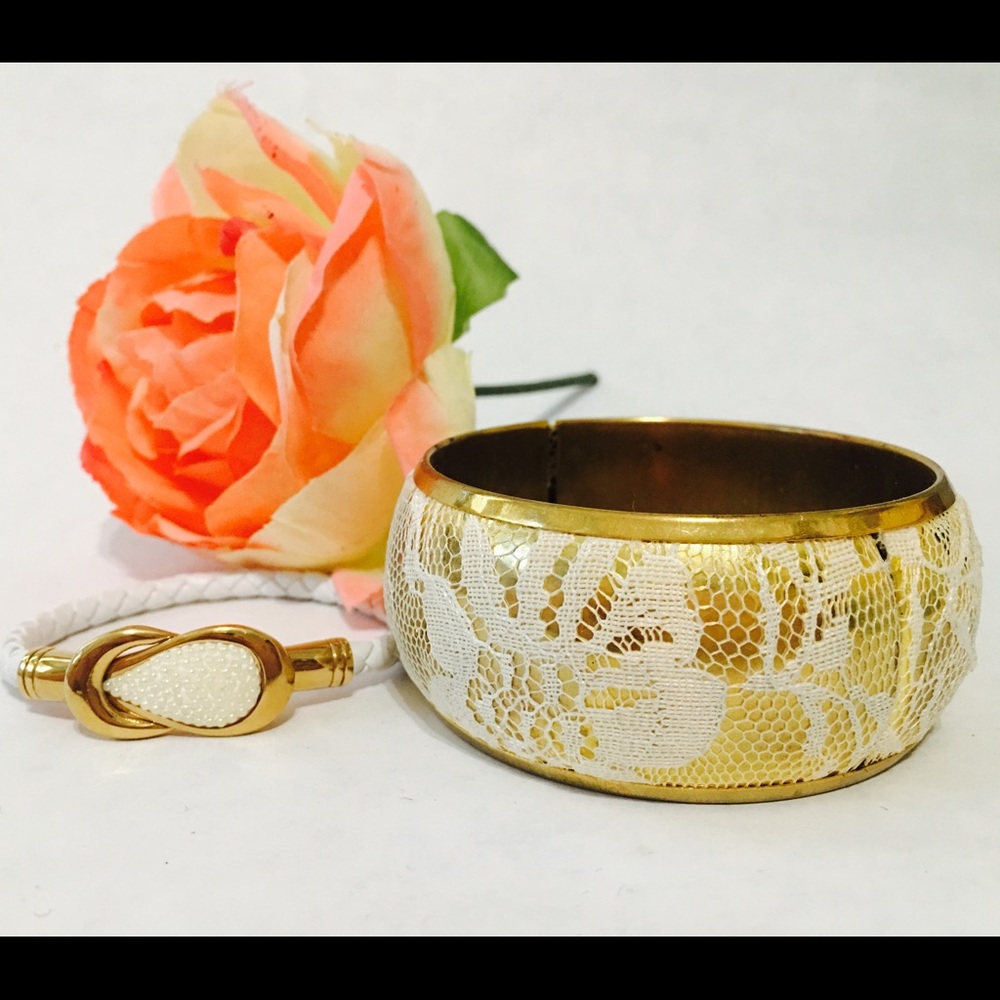 Charming Charlie White And Gold Bracelet Lot